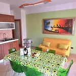 Rainbow Seafront Apartman