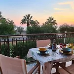 Rainbow Seafront Apartman *