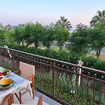 Rainbow Seafront Apartment