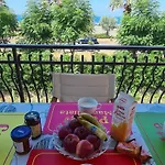Rainbow Seafront Прая-а-Маре