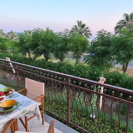Rainbow Seafront Апартаменты