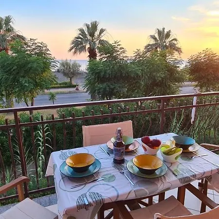Rainbow Seafront Daire *